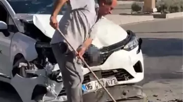 Elazığ'da yolcu minibüsü ile otomobil çarpıştı: 1 yaralı