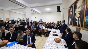 İBB Başkanı Ekrem İmamoğlu, Kıraç Cemevi'nde Muharrem Matemi Lokması Programına Katıldı