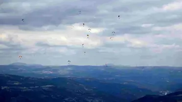 Tokat'ta Süper Vali Recep Yazıcıoğlu Anısına Yamaç Paraşütü Yarışları Başladı