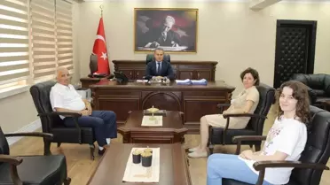 Anamur Kaymakamı Başarılı Öğrenciyi Kutladı