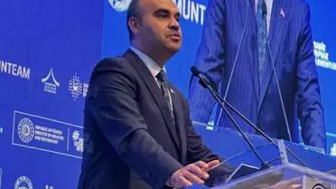 Bakan Kacır: Türkiye, küresel belirsizliklerin üstesinden başarıyla geliyor