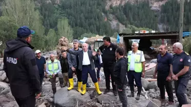 Erzurum Büyükşehir Belediye Başkanı Mehmet Sekmen, sel felaketinin ardından Pasinler ilçesini ziyaret etti