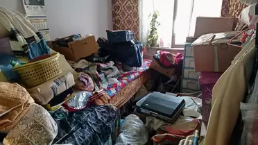 Eskişehir'de Bir Evden 4 Kamyon Atık Tahliye Edildi