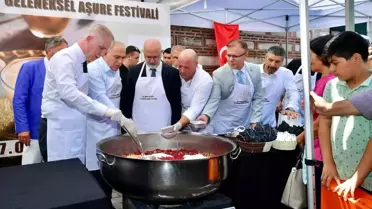 İstanbul'da Mısır Çarşısı'nda 20 bin kişiye aşure ikram edildi