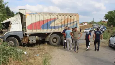 Erbaa'da kamyondaki kaza: 2 kişi yaralandı