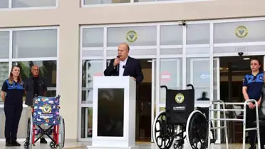Yüreğir Belediyesi Engellilere Medikal Malzeme Dağıttı
