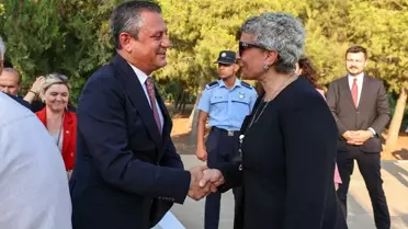 CHP Genel Başkanı Özgür Özel, Rauf Denktaş ve Fazıl Küçük'ün anıt mezarlarını ziyaret etti