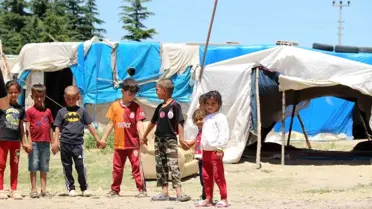 Eskişehir'deki Tarım İşçilerinin Çocukları, Yaz Tatillerini Çadırda Oyun Oynayarak Geçiriyor