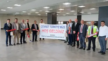 Kayseri Havalimanı'nda Gurbetçilere Çiçekli Karşılama