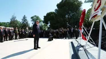 Cumhurbaşkanı Erdoğan, Lefkoşa'daki Atatürk Anıtı'na çelenk sundu