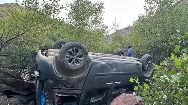 Bingöl'de hafif ticari araç şarampole devrildi: 5 yaralı