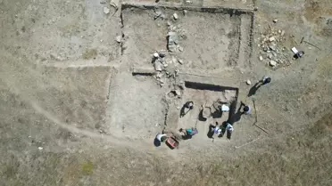 Van'da Çavuştepe Kalesi'nde yapılan kazılarda Urartu soylularına ait mezar bulundu