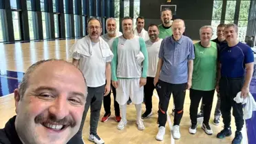 TBMM Başkanı Mustafa Varank, Cumhurbaşkanı Erdoğan ile basketbol maçı sonrası özçekim paylaştı