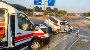 Çanakkale'de Ambulans ile Otomobil Çarpıştı: 3 Yaralı