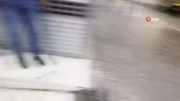 Kütahya'da sağanakta iş yerleri ve evler sular altında kaldı