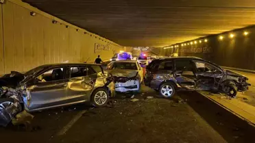 Diyarbakır'da Refüjü Aşan Otomobilin Çarpması Sonucu 5 Kişi Yaralandı