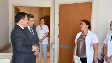 Eskişehir Cumhuriyet Başsavcısı ve Başsavcı Vekili, silahlı saldırıya uğrayan polisi hastanede ziyaret etti
