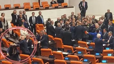 TBMM'de ortalık savaş alanına döndü! AK Partili Karaismailoğlu, DEM Parti'li Bozan'a yumruk attı