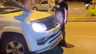 Adana'da Uyuşturucu Etkisindeki Kadın Sokak Ortasında Rezillik Çıkardı