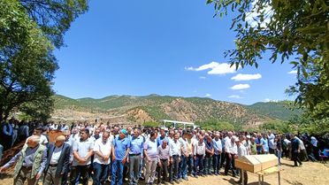Bingöl'de bıçaklı saldırıda hayatını kaybedenlerin cenazeleri defnedildi