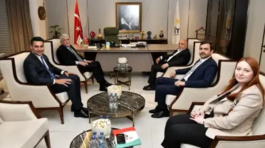 İYİ Parti Genel Başkanı Müsavat Dervişoğlu, HAK-İŞ Genel Başkanı Mahmut Arslan'ı kabul etti