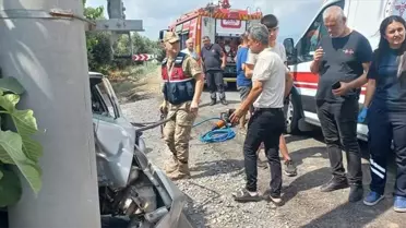 Erzin'de Aydınlatma Direğine Çarpan Otomobilin Sürücüsü Hayatını Kaybetti