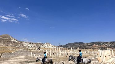 Atlı Jandarma Timi, Buldan'da Tripolis Antik Kenti'nde Devriye Faaliyeti Gerçekleştirdi