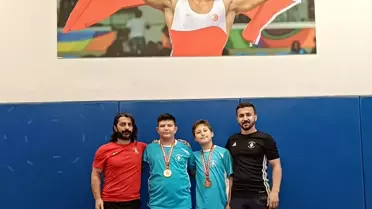 Ümraniye Belediyesi Spor Kulübü U-11 Grekoromen Türkiye Güreş Şampiyonası'nda 1 altın ve 1 bronz madalya kazandı