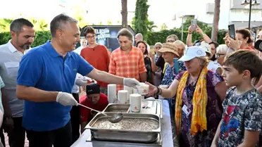 Antalya'da Engelsiz Kafe'de Aşure Dağıtımı Gerçekleştirildi