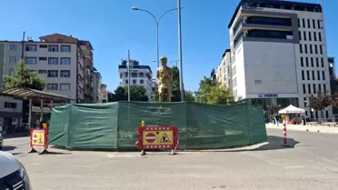 Bilecik'teki Eski Belediye Kavşağı'nda Yeni Heykel ve Trafik Düzenlemesi