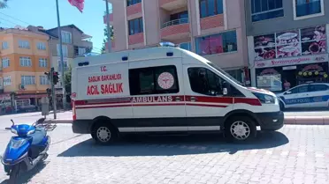 Kütahya'da Kırmızı Işık İhlali Yapan Motosiklet Yayaya Çarptı: 3 Yaralı