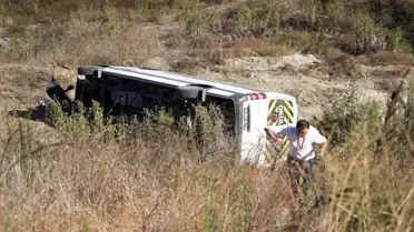Kuzey Marmara Otoyolu'nda servis minibüsü şarampole uçtu, 9 kişi yaralandı