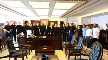 Bozüyük Belediye Başkanı Mehmet Talat Bakkalcıoğlu, Bozüyük Belediyesi Eğitim ve Spor Kulübü Voleybol Takımı ile bir araya geldi