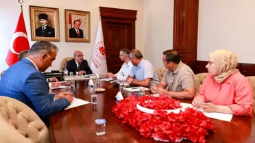 Bursa Valisi Mahmut Demirtaş, çiftçilerle zincir market temsilcilerini buluşturdu