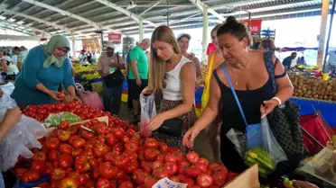 Antalya'da Kurulan Salı Pazarı Rusların Tercihi Haline Geldi