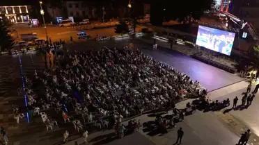 Bozüyük'te Türkiye A Milli Kadın Voleybol Takımı'nın maçı dev ekranda izlendi