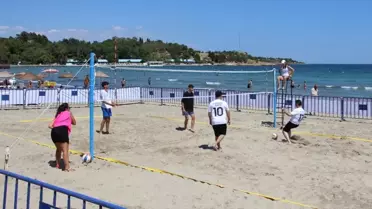 Gelibolu'da Geleneksel Plaj Voleybolu Turnuvası Başladı