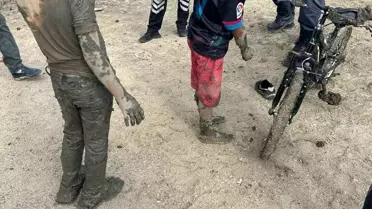 İnegöl'de çamura saplanan 2 çocuk itfaiye tarafından kurtarıldı