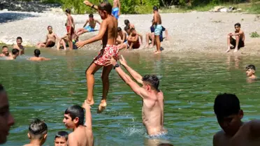 Minik Sporcular Sıcaktan Serinledi