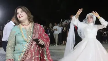 Türk ve Hint Gelenekleriyle Dünyaevine Girdiler