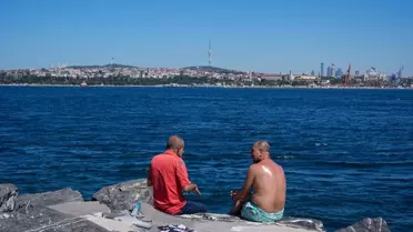 İstanbul'da Sıcak Havada Serinlemek İçin Sahil ve Parklar Tercih Edildi