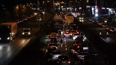 Rize'de karton yüklü TIR'ın dorsesi yandı