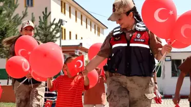 Ağrı'da Jandarma Personeli Çocuklara Meslek Tanıtımı Yaptı