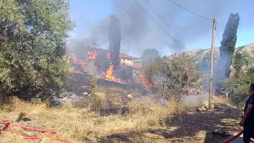 Ankara'nın Kızılcahamam ilçesinde ahşap bina ve samanlık tamamen yandı