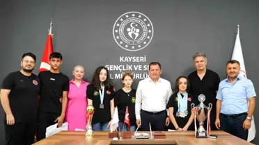 Kayserili Sporcular Madalyalarla İlgili İl Müdürünü Ziyaret Etti
