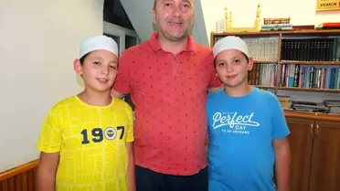 İstanbul'da hafızlık programına kayıt yapan ikizler Burhaniye'de müezzinlik yapıyor
