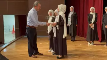 Antalya'da Turgut Reis Camisi Kur'an kursu mezuniyet töreninde ödüller Filistin'e bağışlandı