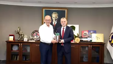 Yunusemre Belediye Başkanı Semih Balaban, yeni belediye başkanlarını ziyaret etti