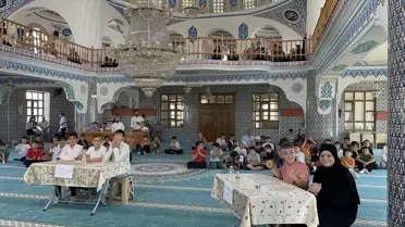 Düzce'de Fındık Üreticileri Kurutma İçin Yol Kenarlarını Kullanıyor