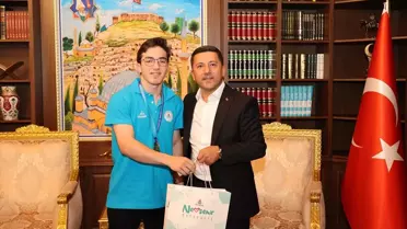 Nevşehir Belediye Başkanı Rasim Arı, Genç Sporcuları Ödüllendirdi